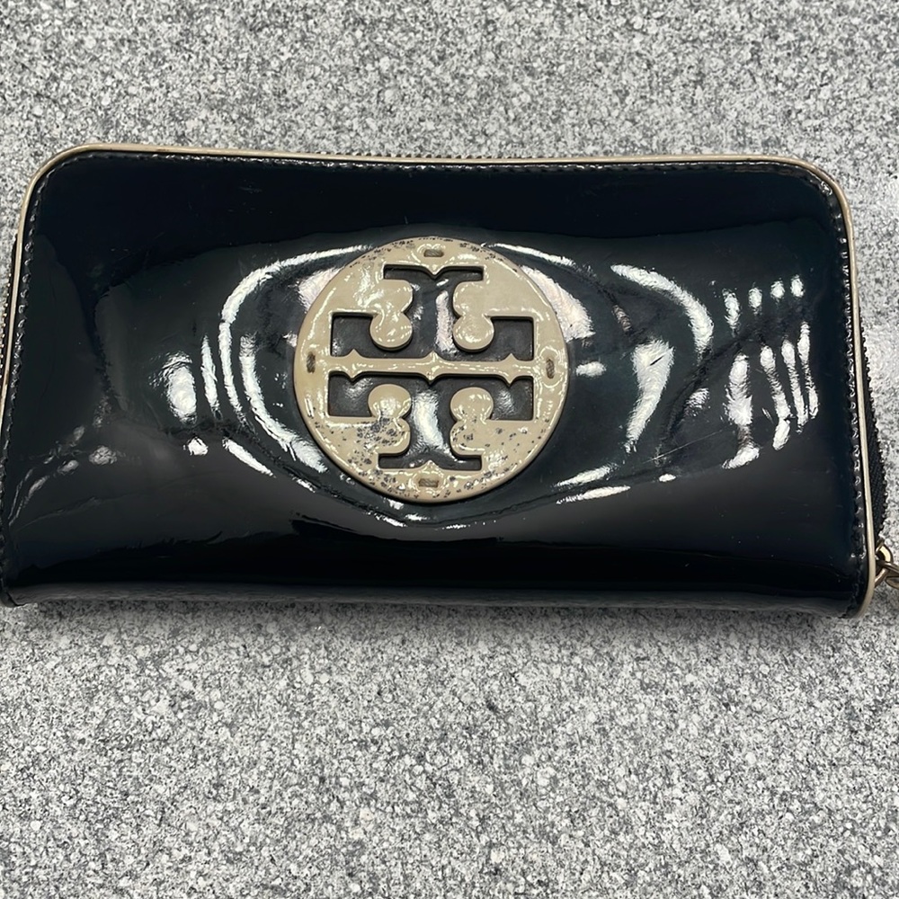 Tory Burch Black patent leather wallet